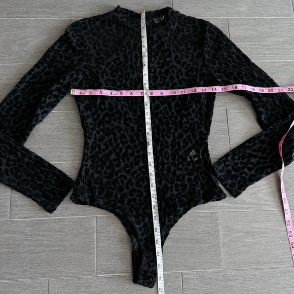 NWT LULUS SEMI SHEER LEOPARD PRINT VELVET THONG BODYSUIT BLACK S ANIMAL PRINT - Picture 16 of 16